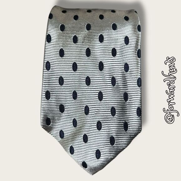 Silver Silk Lands’ End Neck Tie – Classic and Refined - Picture 7 of 10